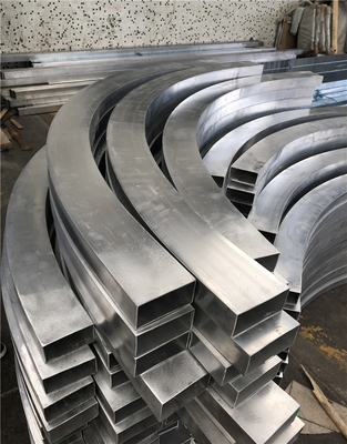 藝術(shù)弧形鋁方通-仿木紋弧形鋁方通 現(xiàn)代建筑裝飾的革新選擇