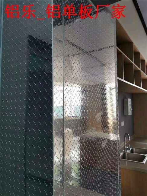 容縣鏤空鋁板價(jià)格解析及鋁樂建材產(chǎn)品優(yōu)勢